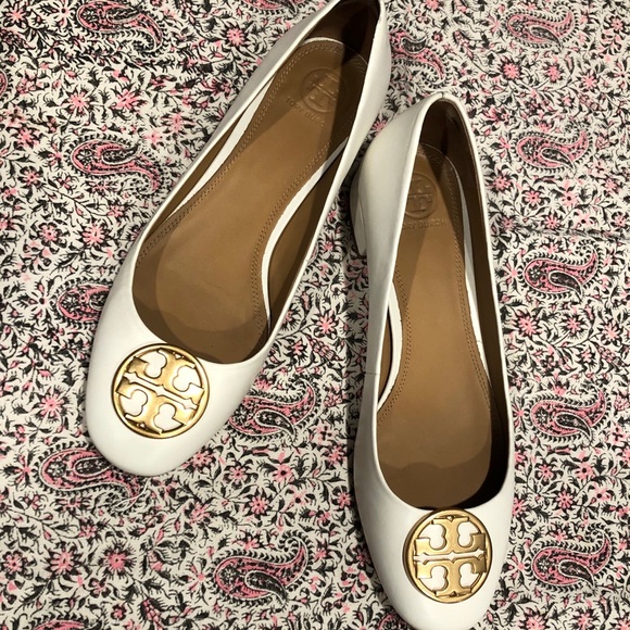 tory burch heeled ballet flat